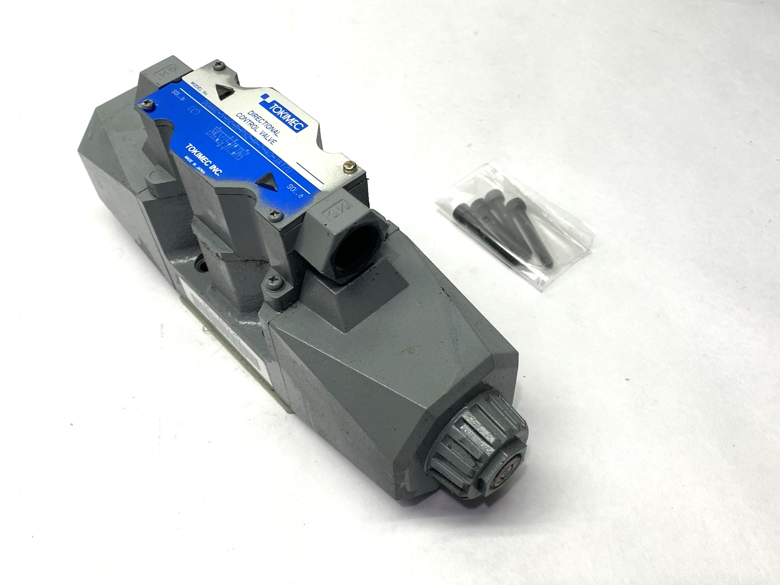 Tokimec DG4VC-5-6C-M-PS2-H-7-40-JA170 Hydraulic Directional Control Valve 24V - Maverick Industrial Sales