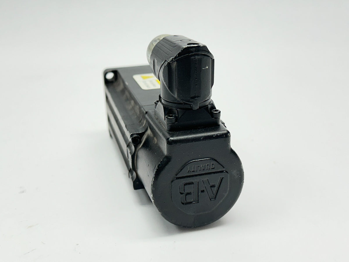 VPL-B0632F-PK12AA | Allen Bradley Ser A AC Servo Motor 4600RPM 0.5HP Continuous - For parts or not working - Maverick Industrial Sales