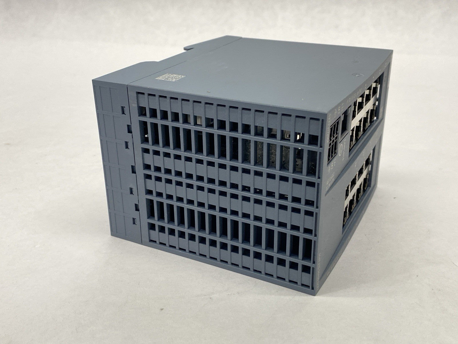 6GK5 216-0BA00-2AB2 | Siemens 6GK5216-0BA00-2AB2 SCALANCE XB216 Managed Layer 2 IE Switch, 16X 10/100 - New – Open box - Maverick Industrial Sales