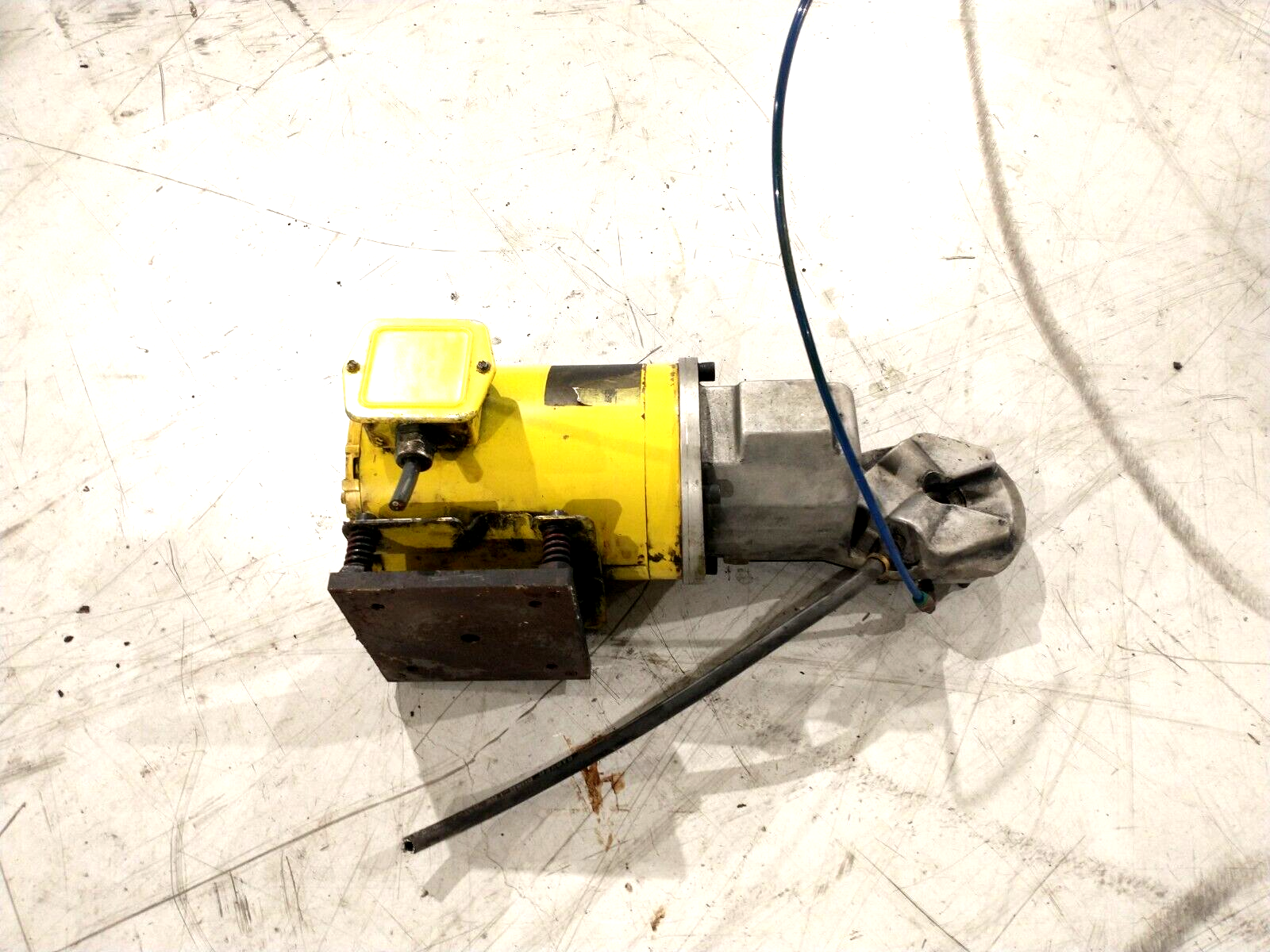 5K49UN8161 Motor 3PH 1725RPM w/SEMTORQ Welding Tip Dresser/Cutter Left Oriented - Maverick Industrial Sales