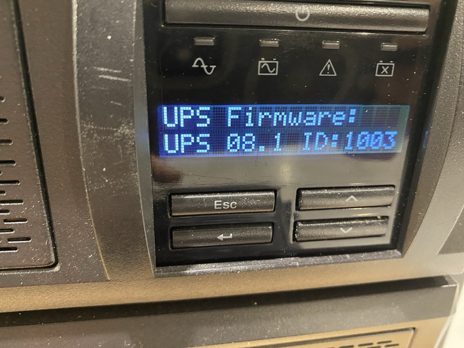 APC SMX2200HV Smart-UPS X 2200VA Rack/Tower LCD 200-240V 18 HRS LOT OF 6 - Maverick Industrial Sales