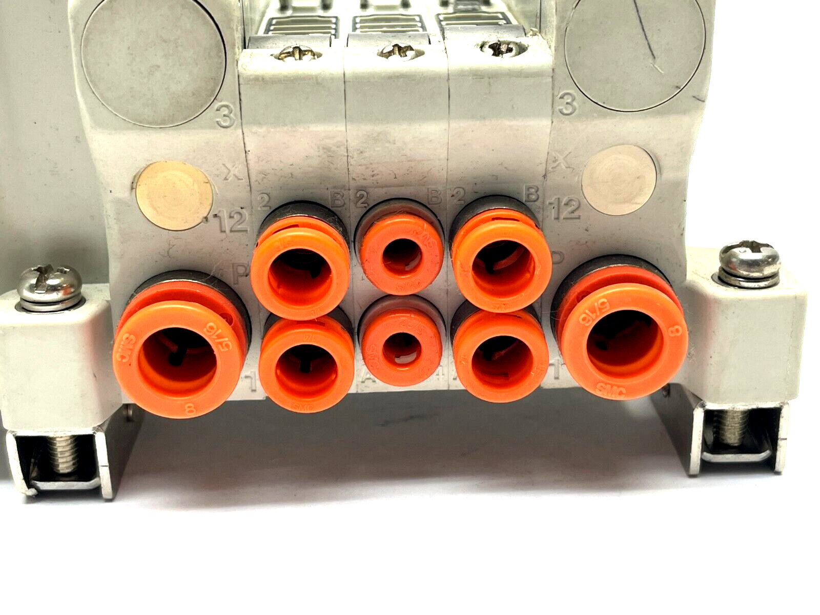 SMC VV5QC11-03N7FD0-D0S Plug In Manifold Base 3-Station w/ Din Rail Mount - Maverick Industrial Sales