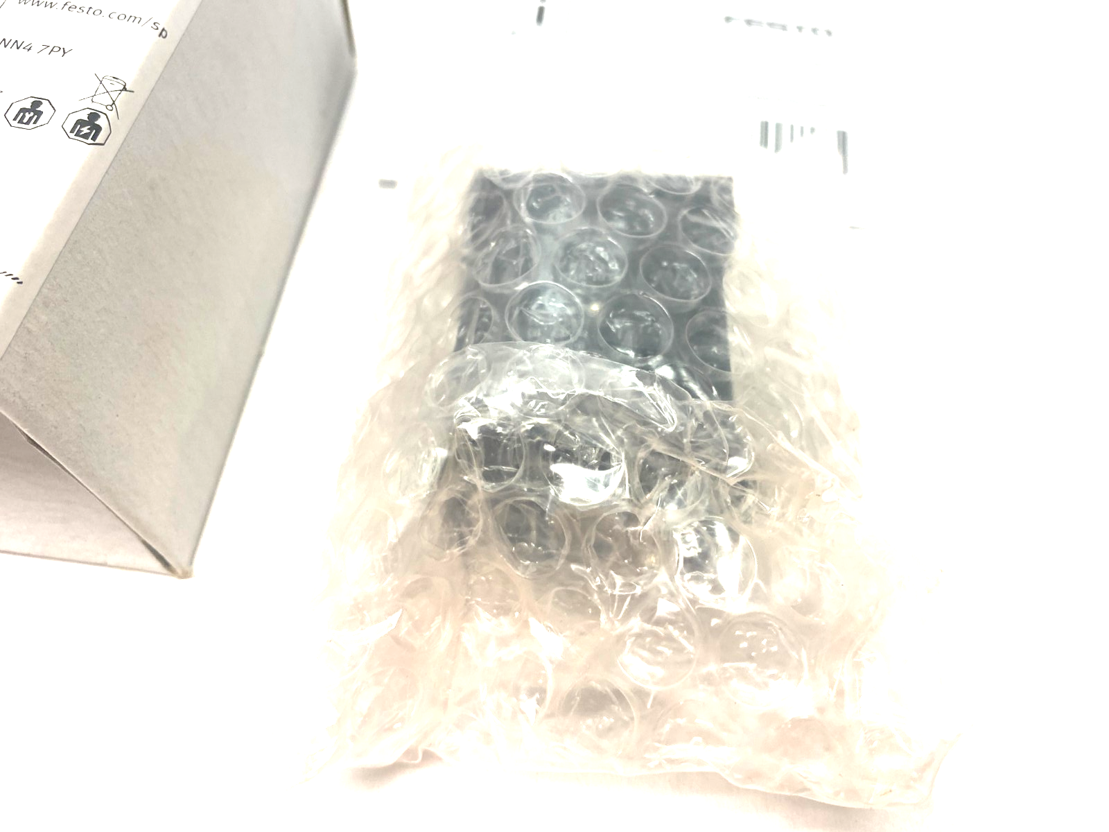 Festo SPAU-V1R-H-T532D-L-PNLK-PNVBA-M8D Digital Pressure Sensor 8001217 - Maverick Industrial Sales