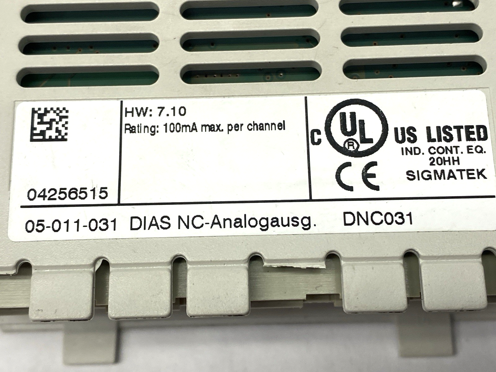 05-011-031 | Sigmatek DIAS Positioner Output Module DNC 031 CRACKED PLASTIC - Used - Maverick Industrial Sales