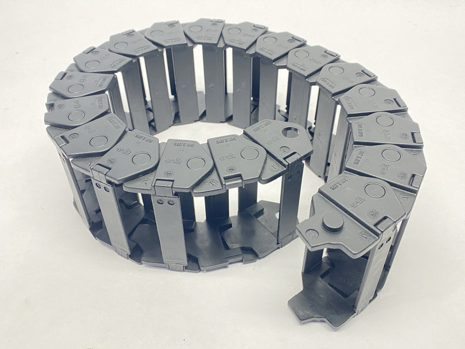 B17.5.075.0 | Igus Series B17 Energy Chain 19 Links 1.9ft Length - New Other - Maverick Industrial Sales