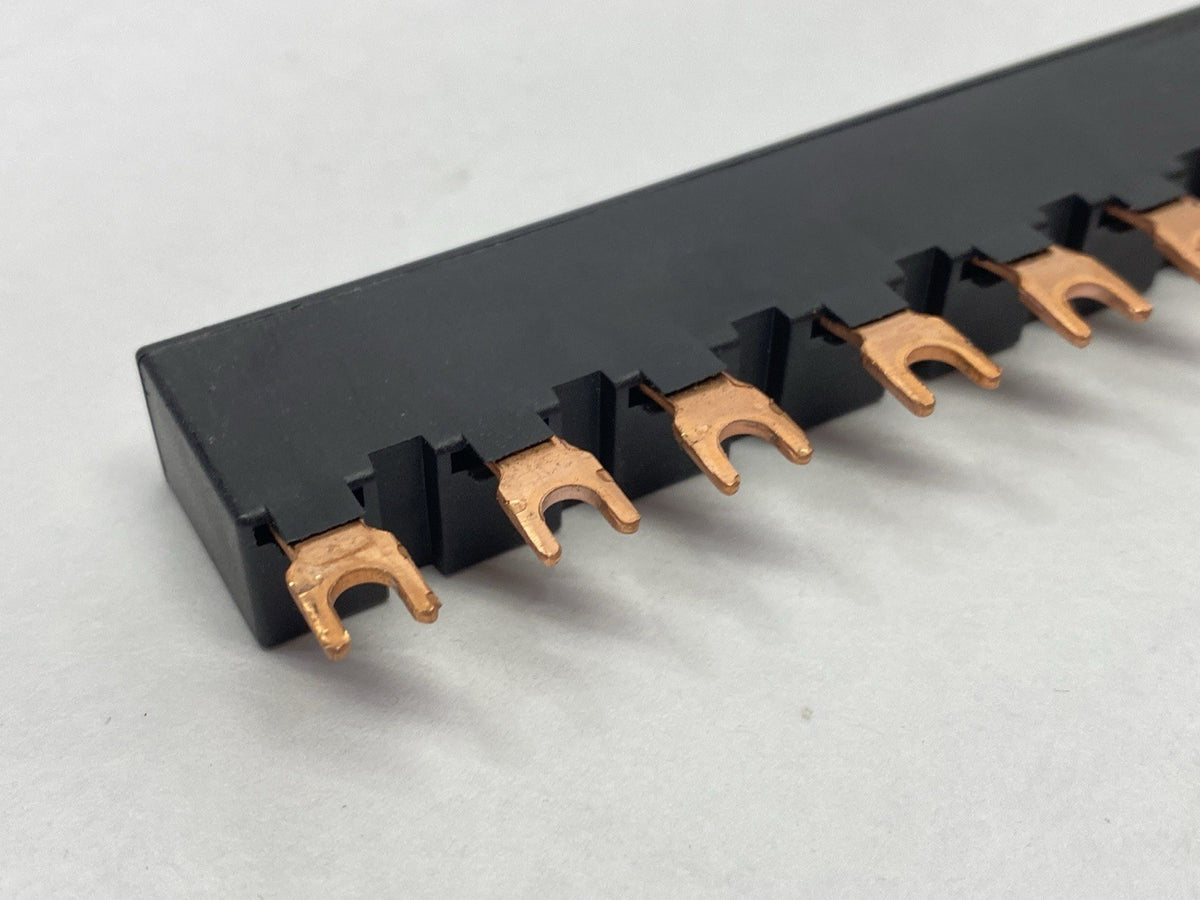3RV1915-1DB | Siemens Busbar 3-Phase 600VAC 65A - Used - Maverick Industrial Sales