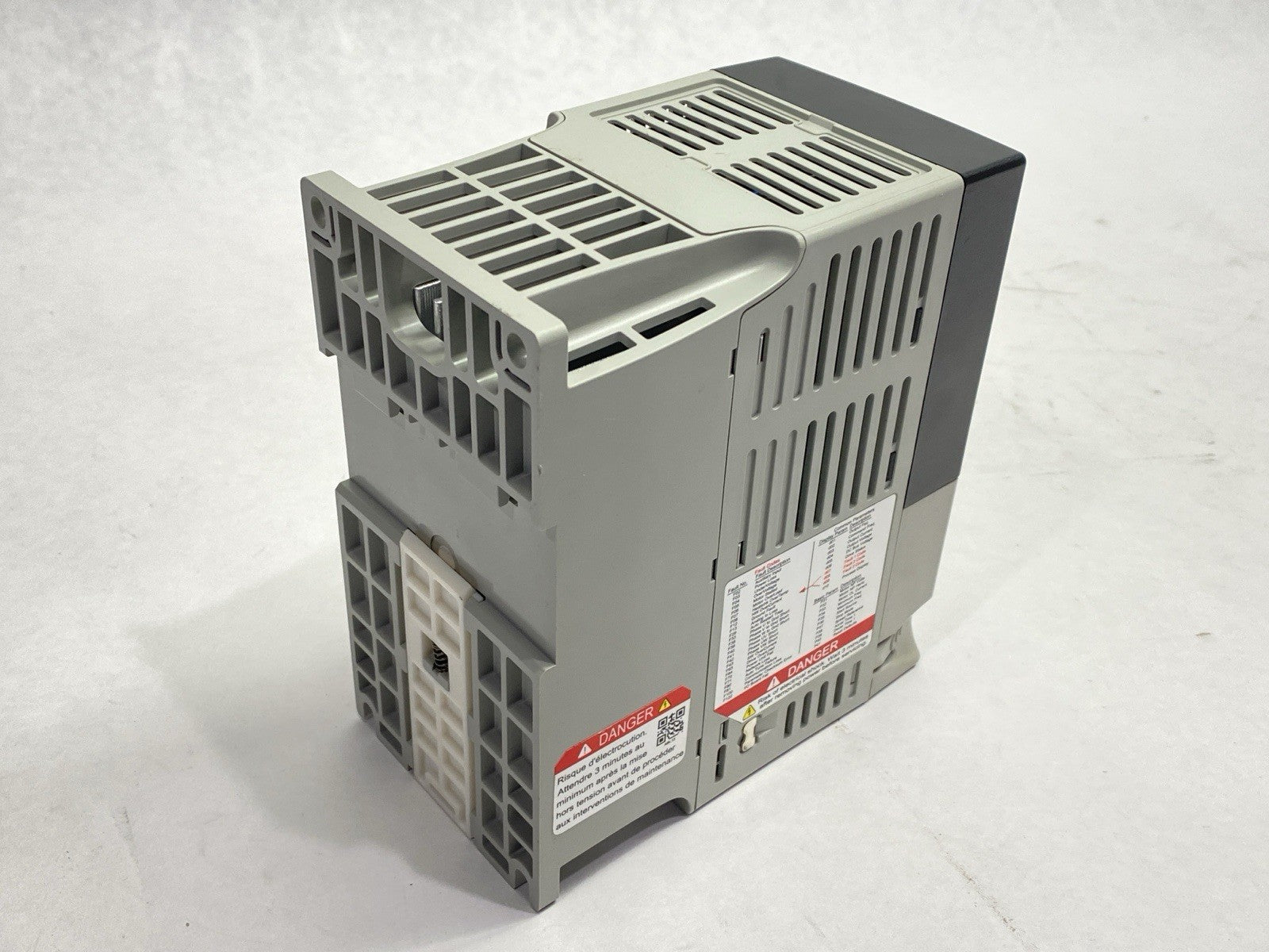 22A-D4P0N104 | Allen Bradley Ser A Powerflex 4 AC Drive 1.5kW 2HP - For parts or not working - Maverick Industrial Sales