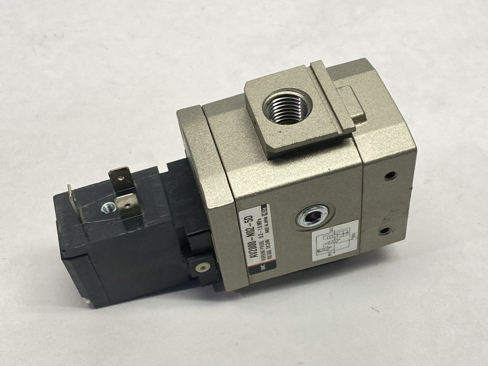 SMC AV2000-N02-5D Pneumatic Soft Start Valve 1/4" NPT - Maverick Industrial Sales