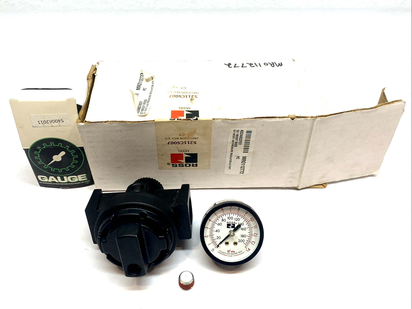 5211C5007 | Ross Remote Pilot Regulator w/ 5400A2011 0-200 PSI Gauge 1/4" Port- New – Open box - Maverick Industrial Sales