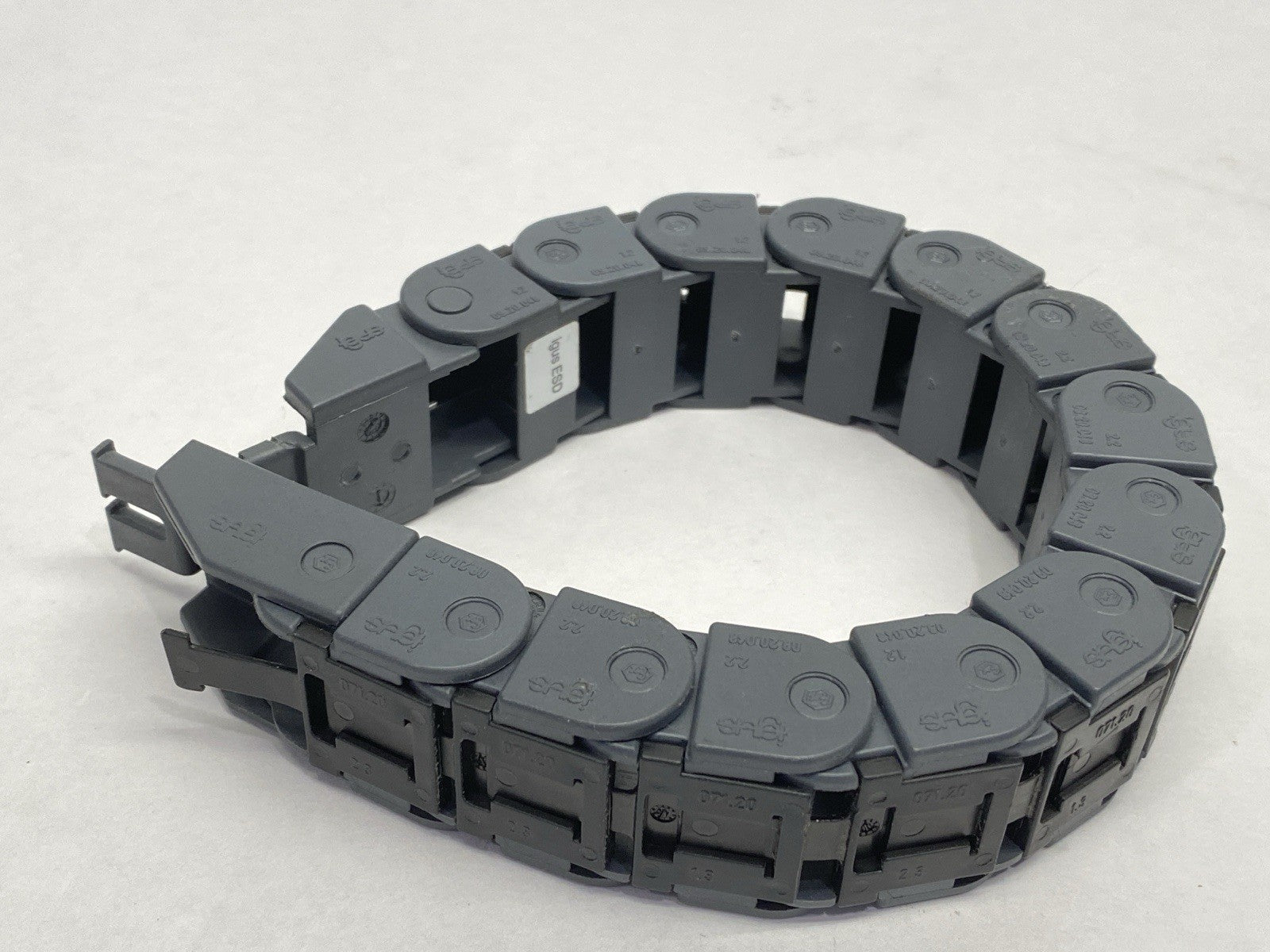 09.20.048 | Igus Zipper E-Chain Series 09 ESD 13 Links 0.85ft - Used - Maverick Industrial Sales