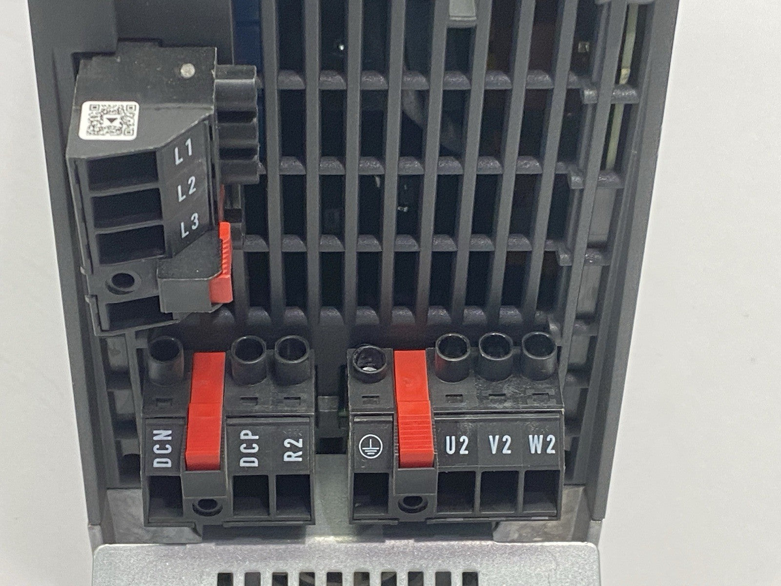 Siemens 6SL3210-1PE21-1AL0 Power Module 4kW 5.5HP PM240-2 - Maverick Industrial Sales