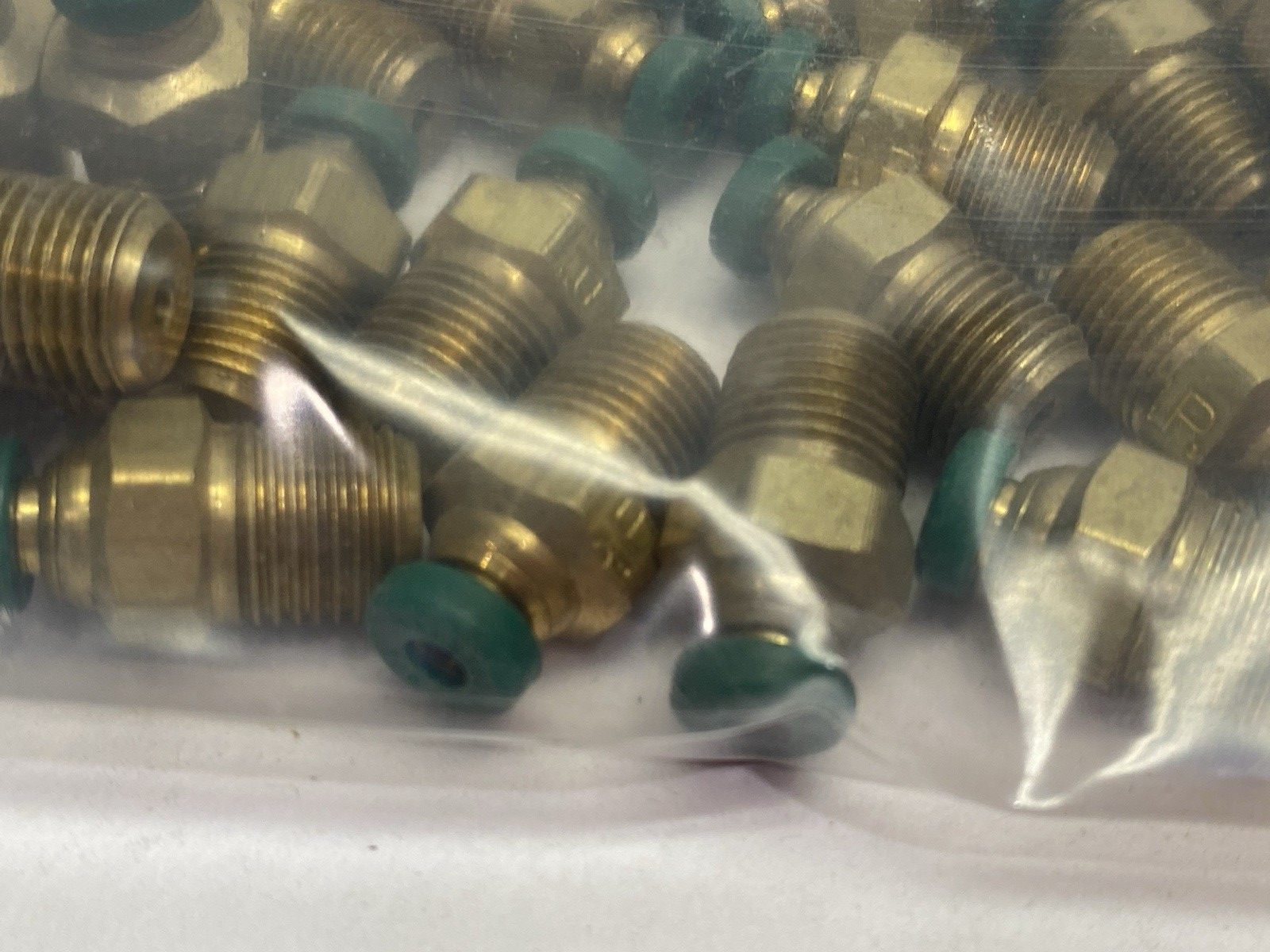 L68PLN-2-2 | Parker Prestolok Straight Fitting 1/8" to 1/8" Male Thread LOT OF 38 - New – Open box - Maverick Industrial Sales
