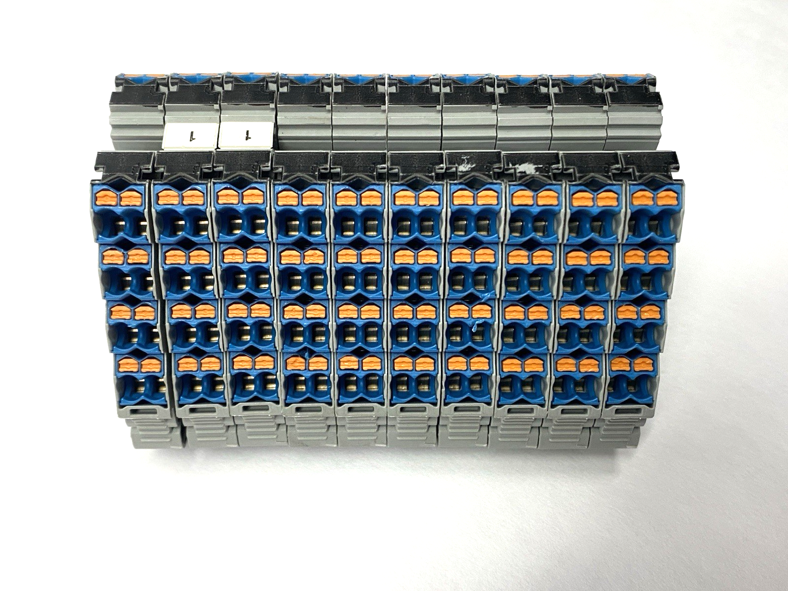 PTRVB 4-FI /BU | Phoenix Contact Potential Distributors 3270221 LOT OF 10 - Used - Maverick Industrial Sales