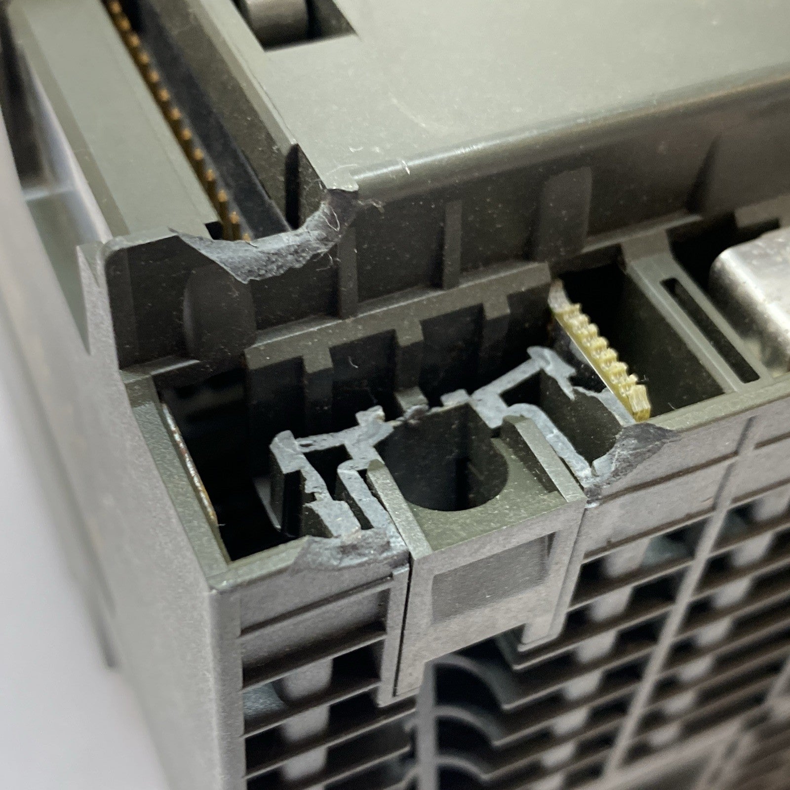 Siemens 6ES7318-2AJ00-0AB0 CPU SIMATIC S7-300 CHIPPED / DAMAGED - Maverick Industrial Sales