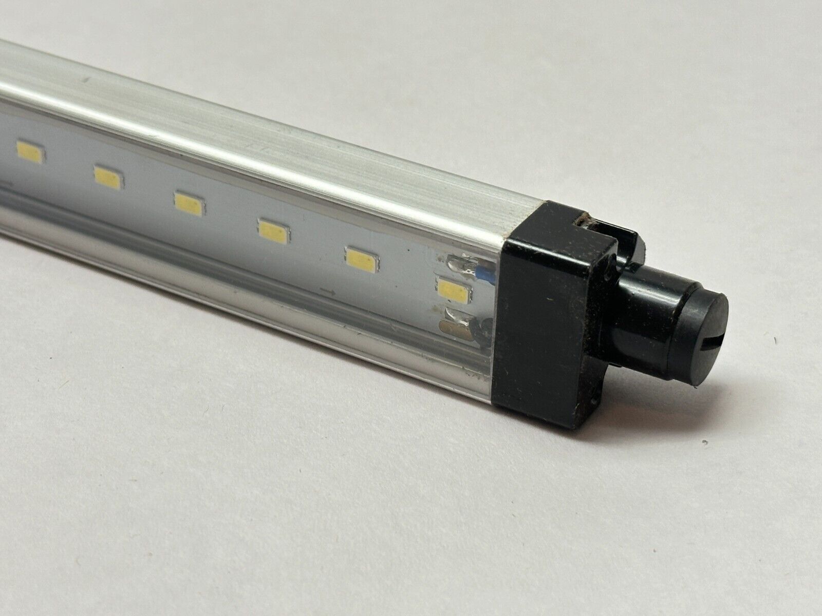 Banner WLS28-2CW1130XQ LED Work Light Strip M12 1130mm 87801 - Maverick Industrial Sales