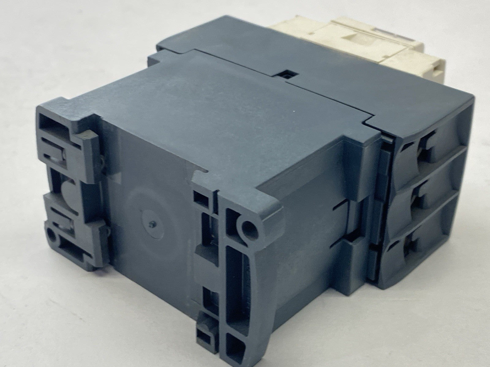 Schneider Electric LC1D32BL IEC Contactor 3P 32A 480VAC 24VDC Coil - Maverick Industrial Sales