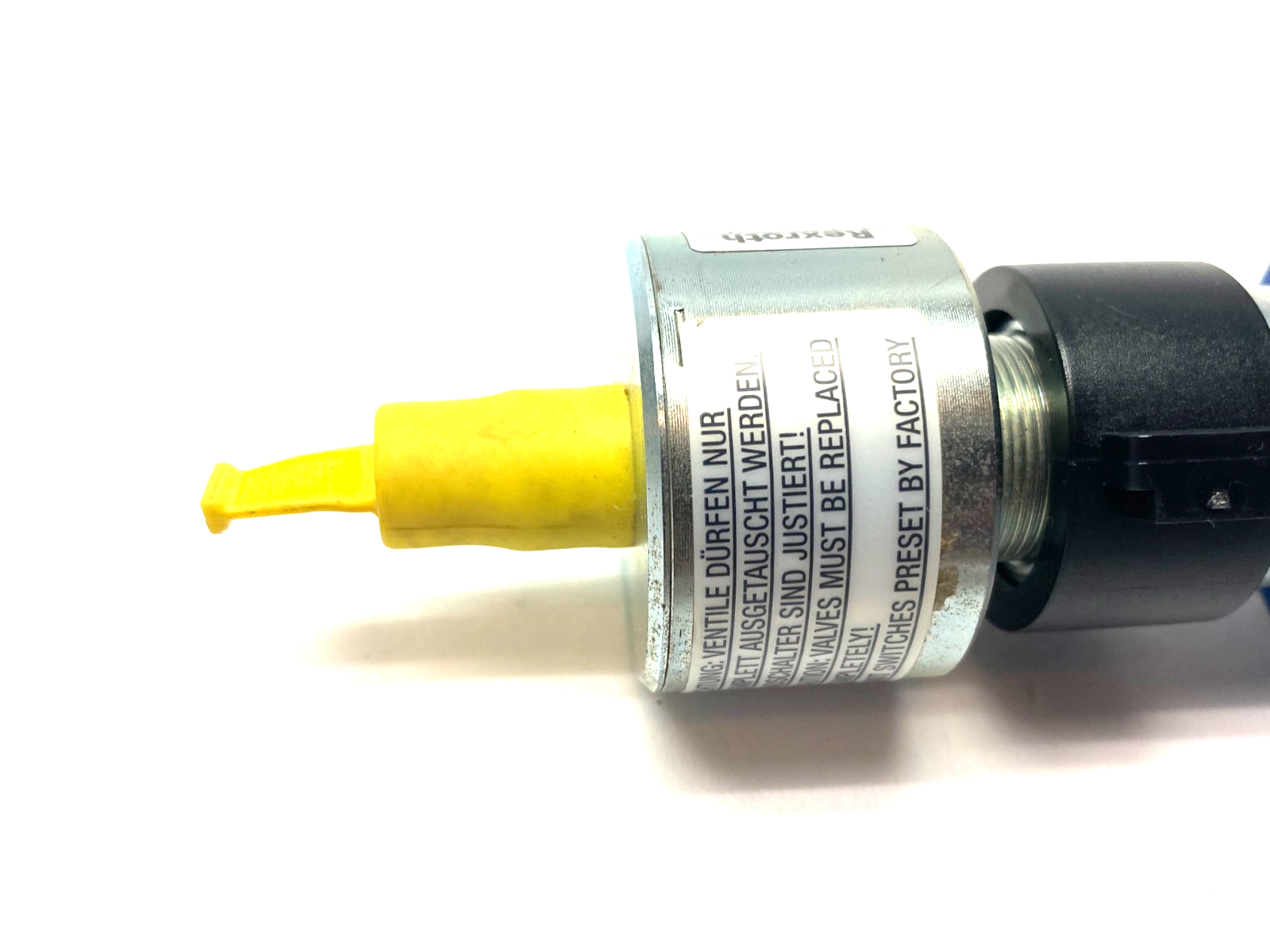 R900923204, 4WE 6 J62/EG24N9K4/62 | Bosch Rexroth R900923204 Directional Spool Valve 4WE 6 J62/EG24N9K4/62 - New – Open Box - Maverick Industrial Sales