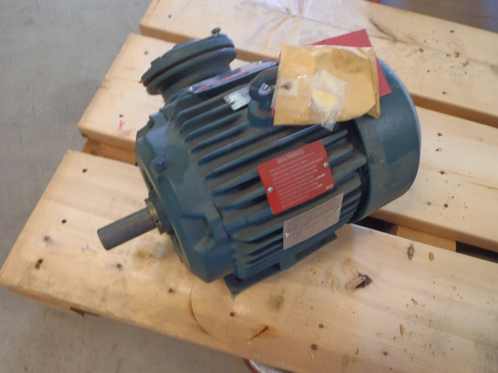Reliance 1251276-002 Electric Motor .75HP 1180RPM 575V 1.2A 3PH 1-1/8" Shaft - Maverick Industrial Sales