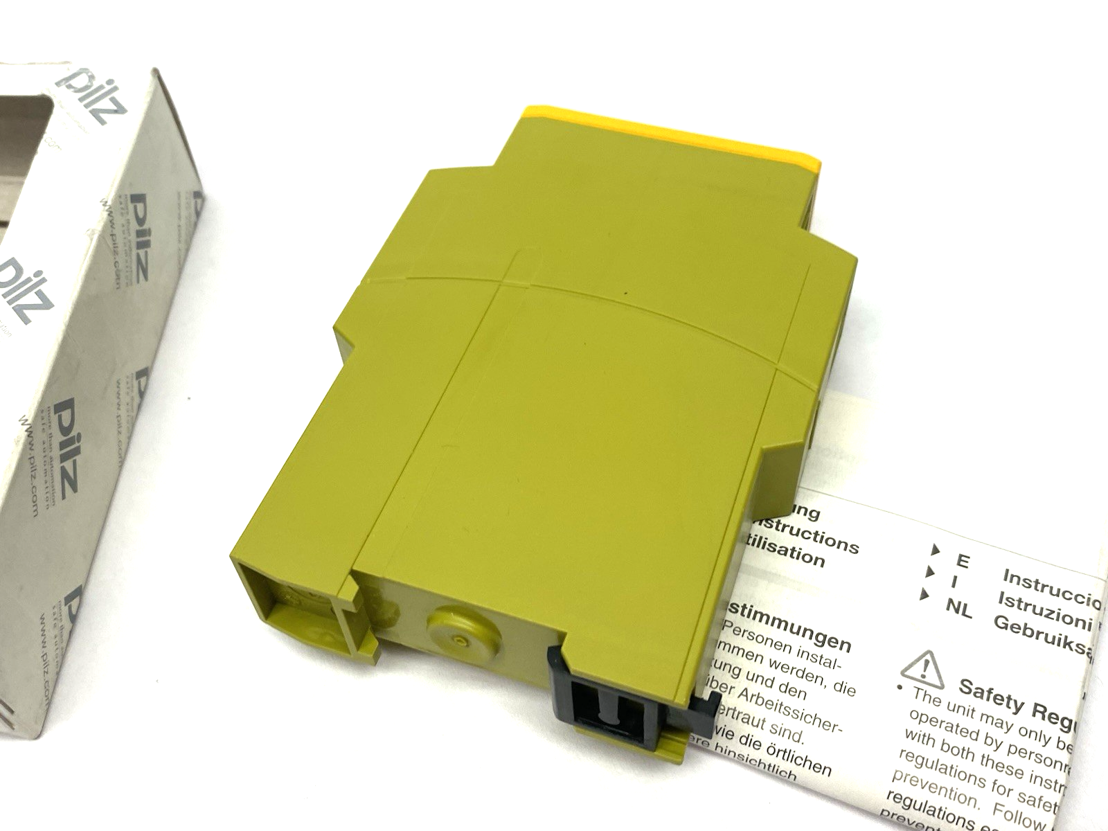 Pilz 774300 Safety Relay Standalone 1-Channel Input, PNOZ X1 24VAC/DC 3n/o 1n/c - Maverick Industrial Sales