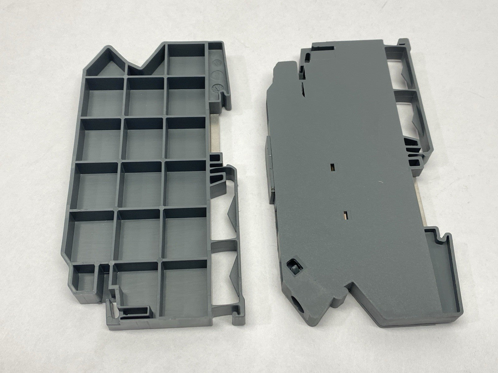 716425 | Lutze LOCC-Box-ES 7-6425 Supply Terminal And End Block 40A - New – Open box - Maverick Industrial Sales