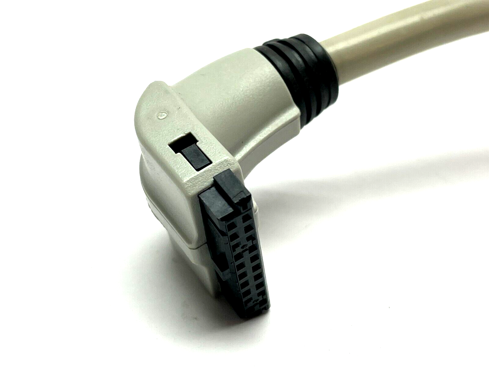 1492-CAB005B69 | Allen Bradley Ser. E Cable Pre-Wired 20 Conductor 22 AWG 0.5m - Used - Maverick Industrial Sales
