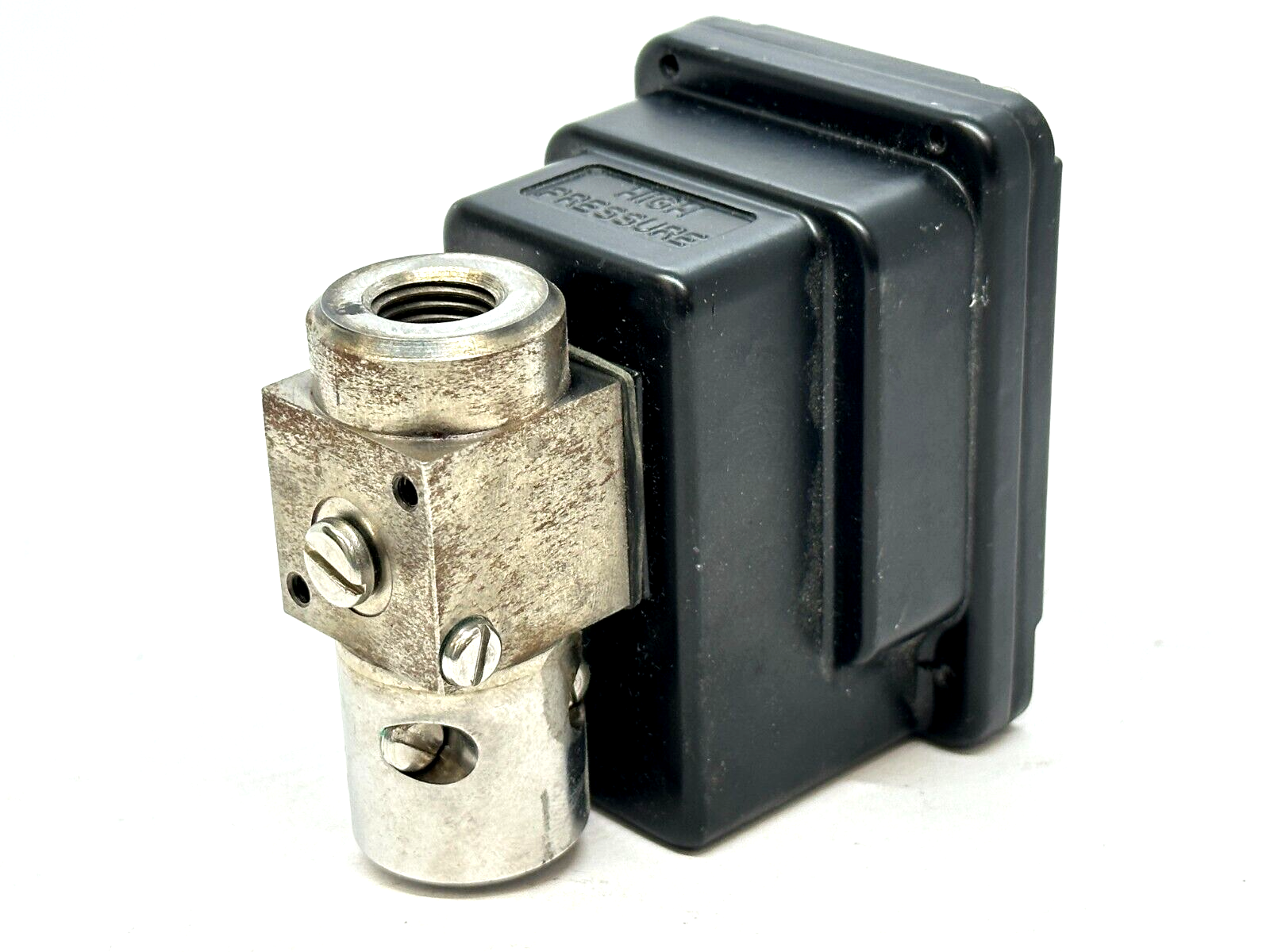 Dwyer 645-2 Wet/Wet Differential Pressure Transmitter 0-5 PSID 4-20MA 24VDC - Maverick Industrial Sales