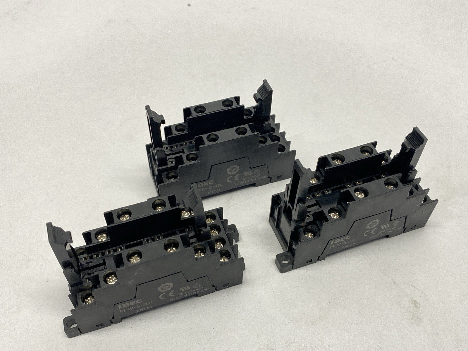 SF1V-6-07L | IDEC Relay Socket 6A 277VAC LOT OF 3 - Used - Maverick Industrial Sales