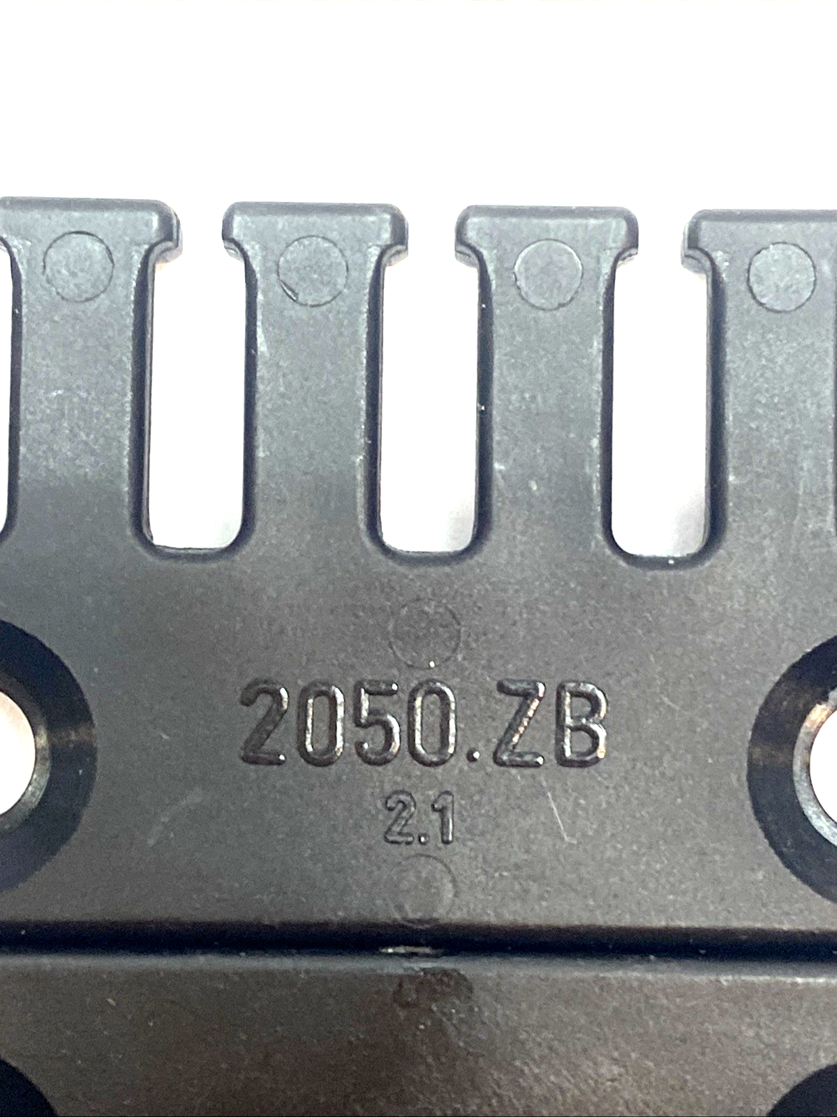 Igus 250.2PZ Mounting Bracket for 250 Series Energy Chain LOT OF 4 - Maverick Industrial Sales