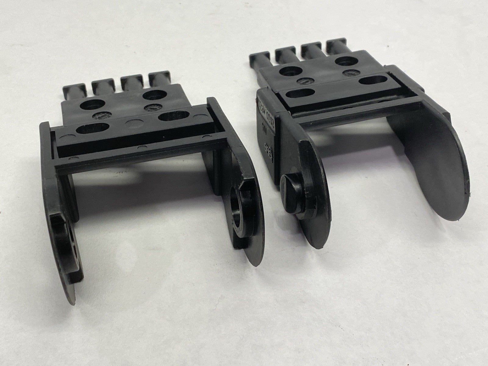2035-34PZB | Igus Pivoting Mounting Bracket For E-Chain Cable Carrier LOT OF 2 - New Other - Maverick Industrial Sales