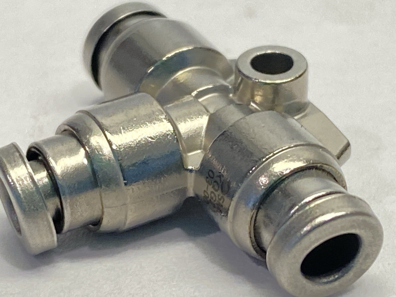 KQG2T03-00 | SMC KQC Union Tee Fitting Stainless Steel 5/32" OD - New – Open box - Maverick Industrial Sales