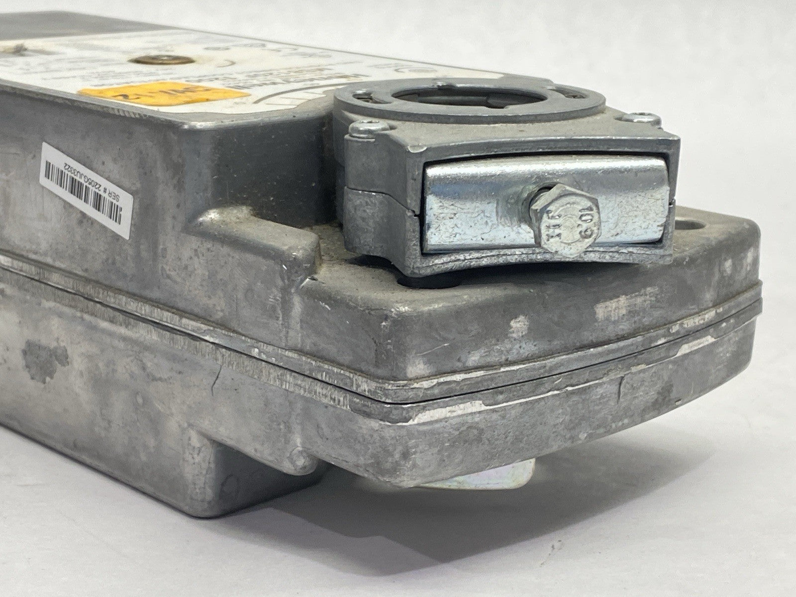 MS8120F1200 | Honeywell Two Position Direct Coupled Actuator 20Nm 24V - For parts or not working - Maverick Industrial Sales