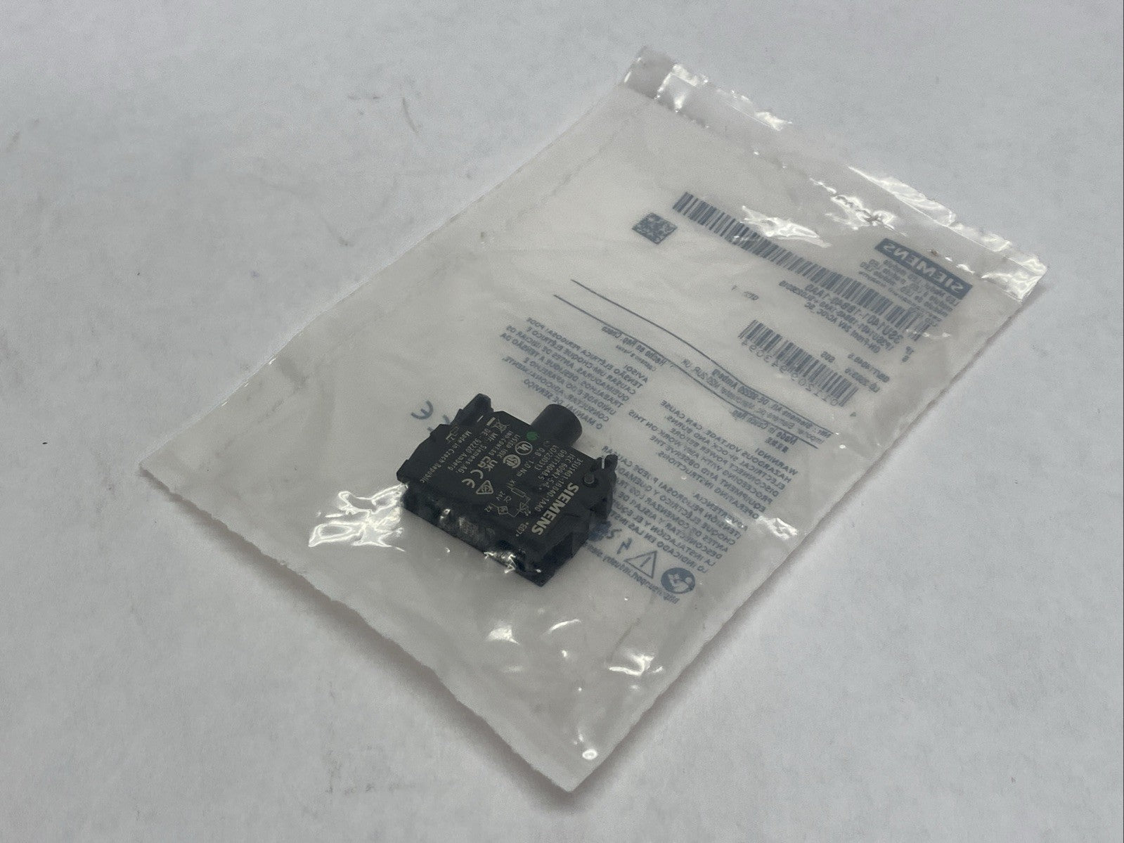 Siemens 3SU1401-1BB40-1AA0 LED Module With Integrated 24V - Maverick Industrial Sales