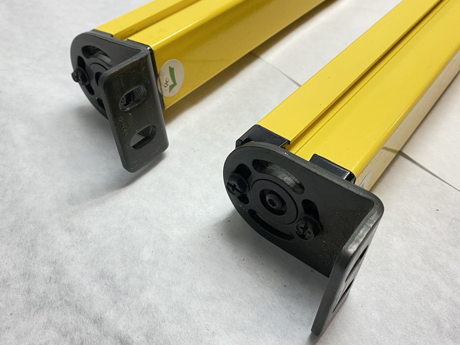 Banner SLSP14-1200Q88 EZ-SCREEN Type 4 Safety Light Curtain Pair 72386 - Maverick Industrial Sales