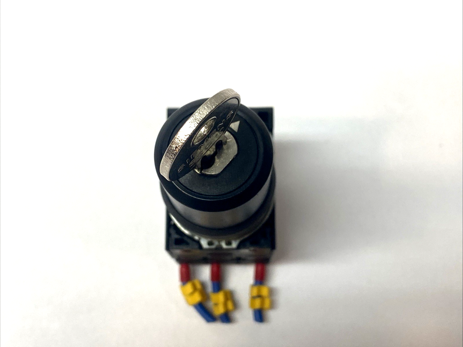 3SU1030-5BL11-0AA0 | Siemens 3-Position Latching Key Switch - Used - Maverick Industrial Sales