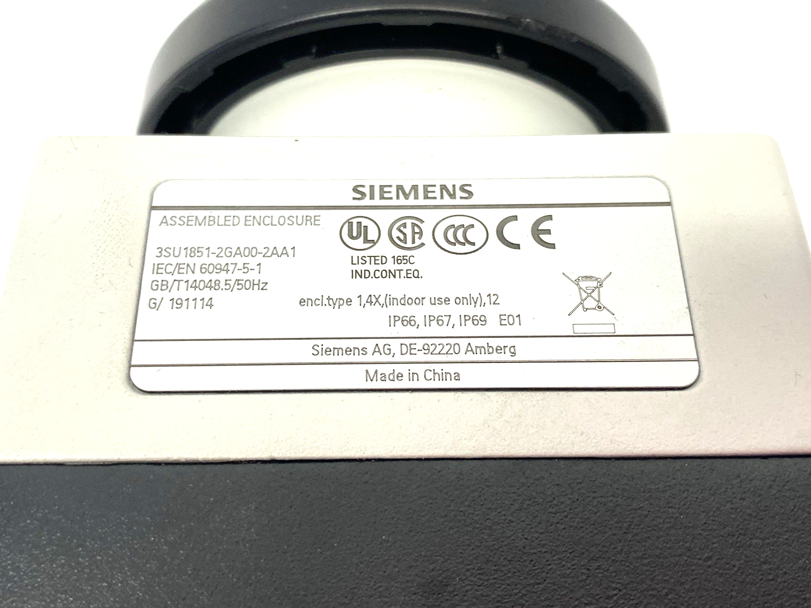 3SU1851-2GA00-2AA1 | Siemens Command Device Enclosure, Large Black Momentary - Used - Maverick Industrial Sales