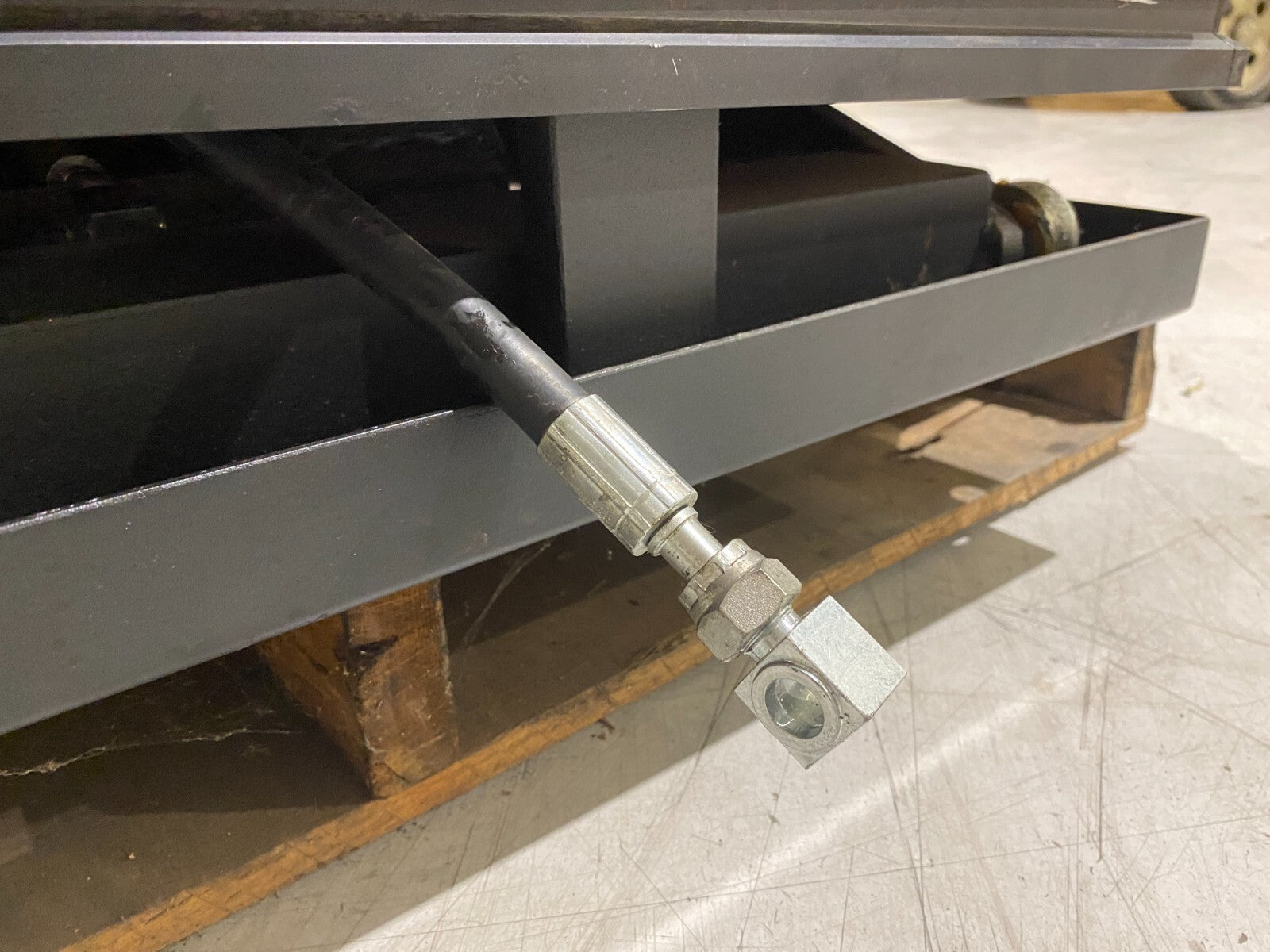 Dayton 35KT68 Scissor Lift Table 39" Max Lift, 8" Min Lift MISSING CONTROLS - Maverick Industrial Sales