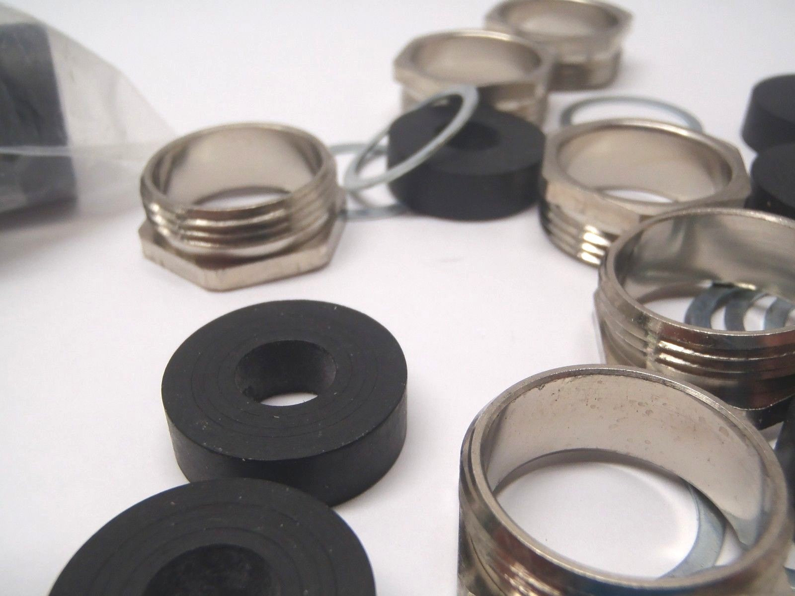 Amphenol VN16-210-0014-X Heavy Duty Power Connectors GLAND BUSHING LOT OF 14 - Maverick Industrial Sales