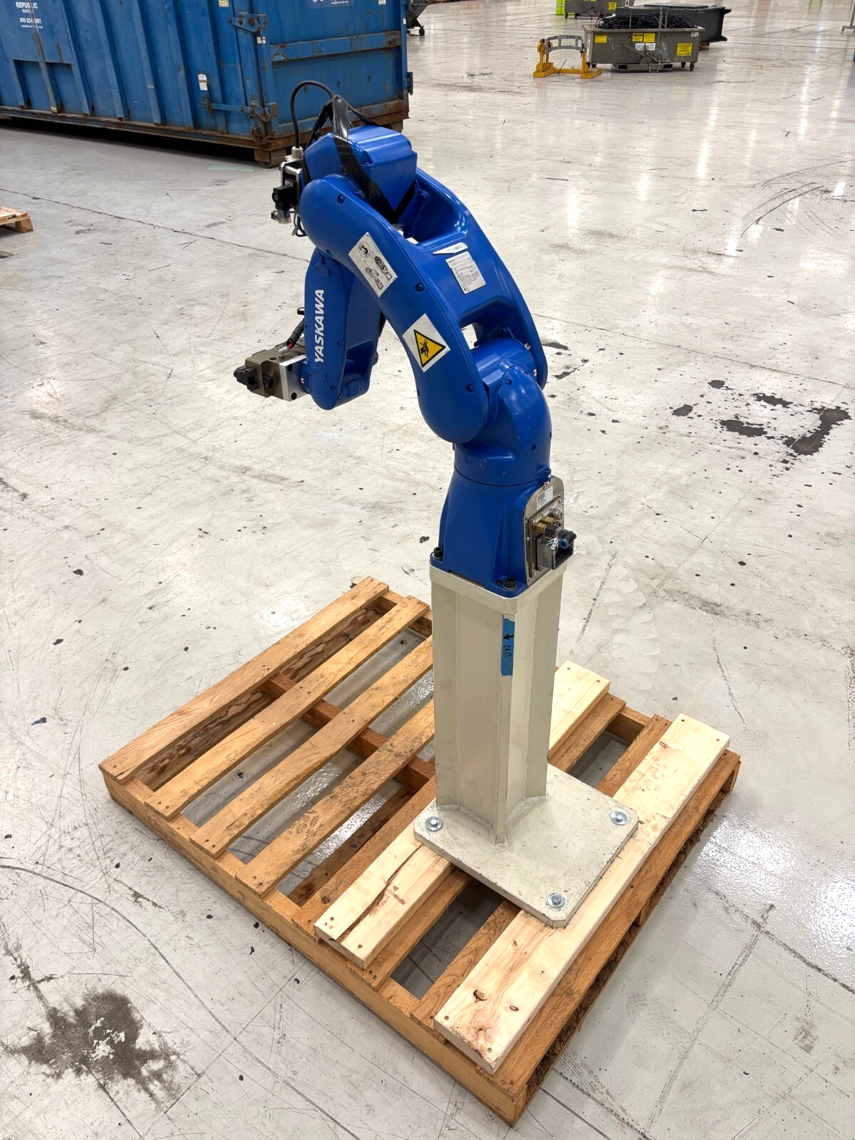 Yaskawa YR-1-06VX8-A00 Robot Arm & Pedestal, 8 KG Payload, 2017 - Maverick Industrial Sales