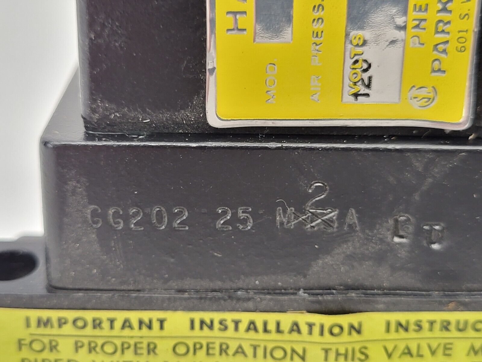 Parker Hannifin GG202-25-M2A Solenoid Valve 4-Way 2-Position 1/4" NPT 4-Port - Maverick Industrial Sales