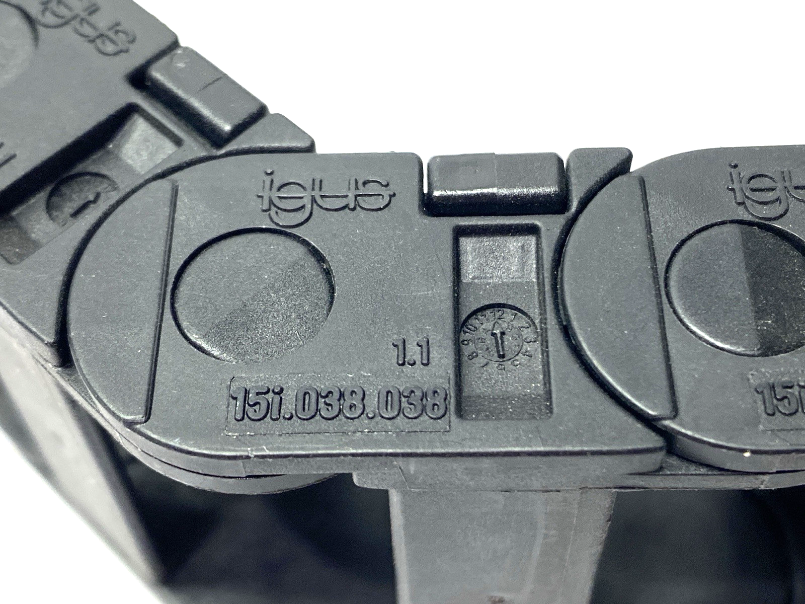 Igus 15i.038.038.0 E-Chain Assembly 7-Links 9" Length - Maverick Industrial Sales