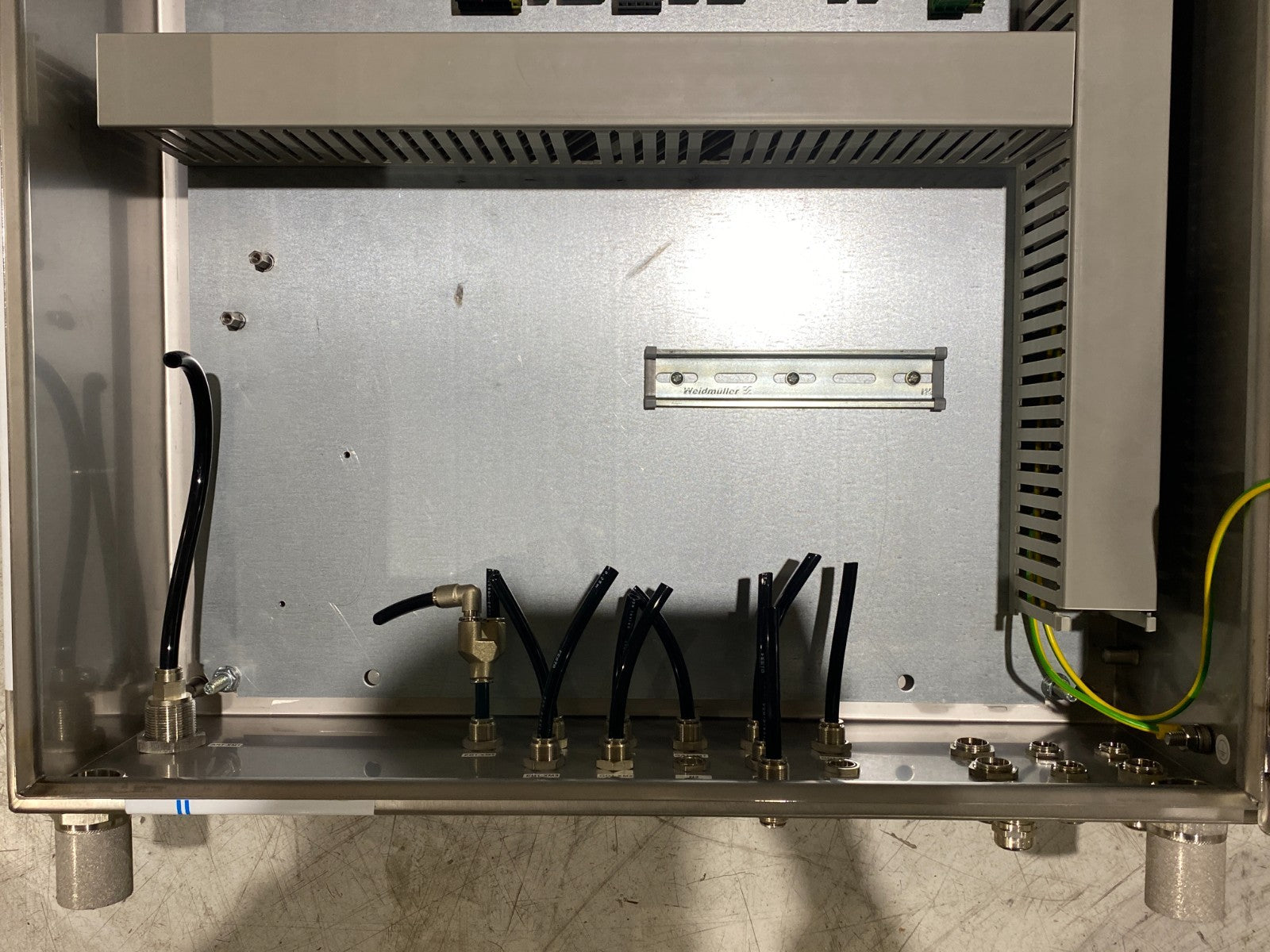 9405600 | Rittal KEL 9405.600 Stainless Steel Enclosure 600x600x210mm - New – Open box - Maverick Industrial Sales