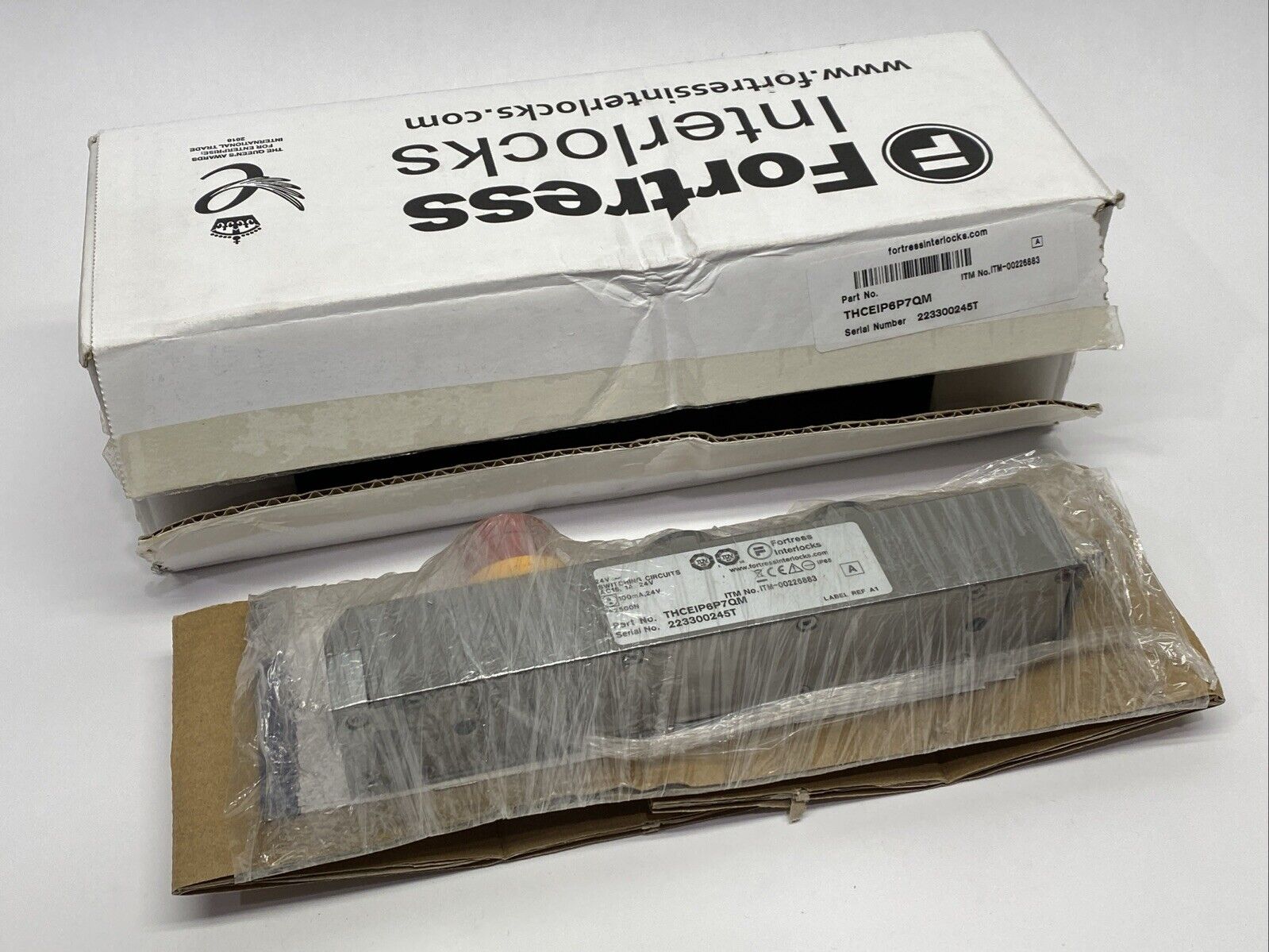 Fortress Interlocks THCEIP6P7QM Independently Wired Illuminated E-Stop - New – Open box - Maverick Industrial Sales