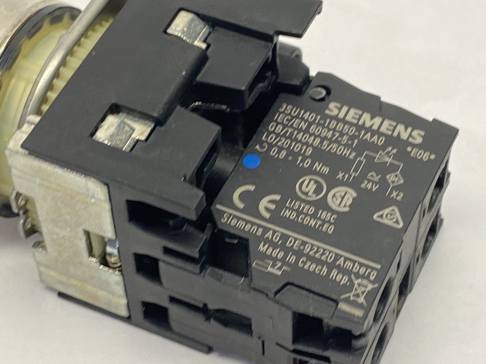 3SU1152-0AB50-1BA0 | Siemens 22mm Illuminated Pushbutton Blue 3SU1510-0AA10-0AA0 - Used - Maverick Industrial Sales