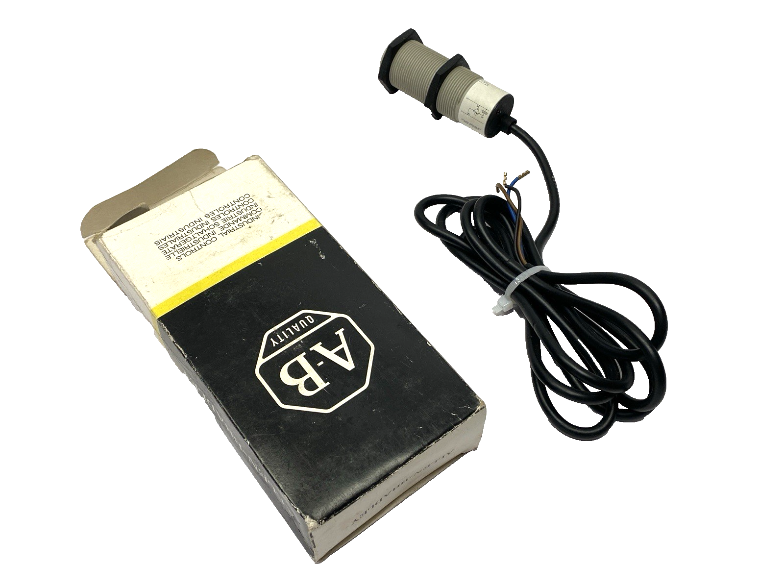 817C-N15R30 Ser. A | Allen Bradley Cylindrical Inductive Proximity Sensor Rev. B - New – Open box - Maverick Industrial Sales