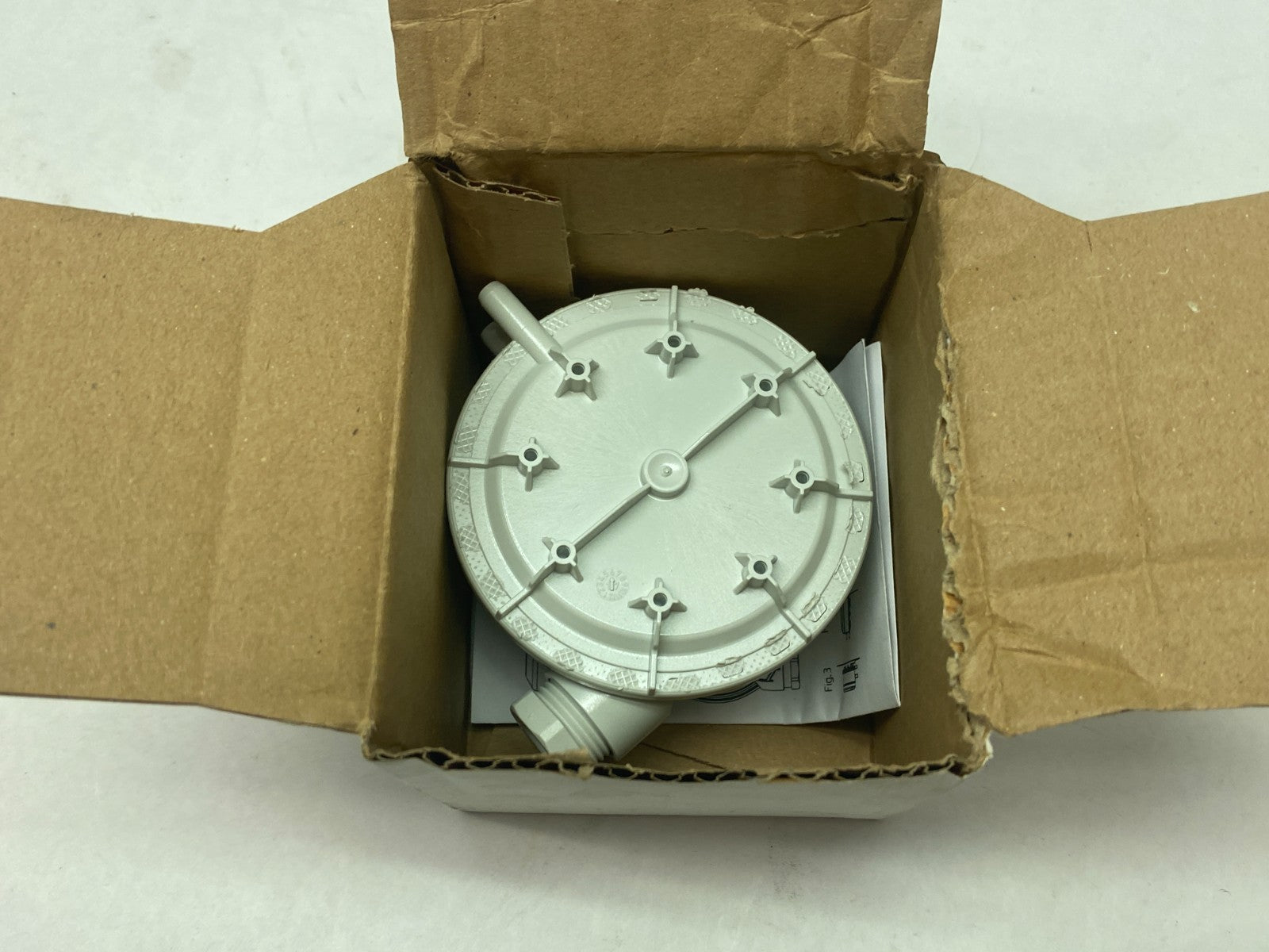 Huba Control 604.S220030 Relative or Differential Pressure Switch 0.4...4inchH2O - Maverick Industrial Sales