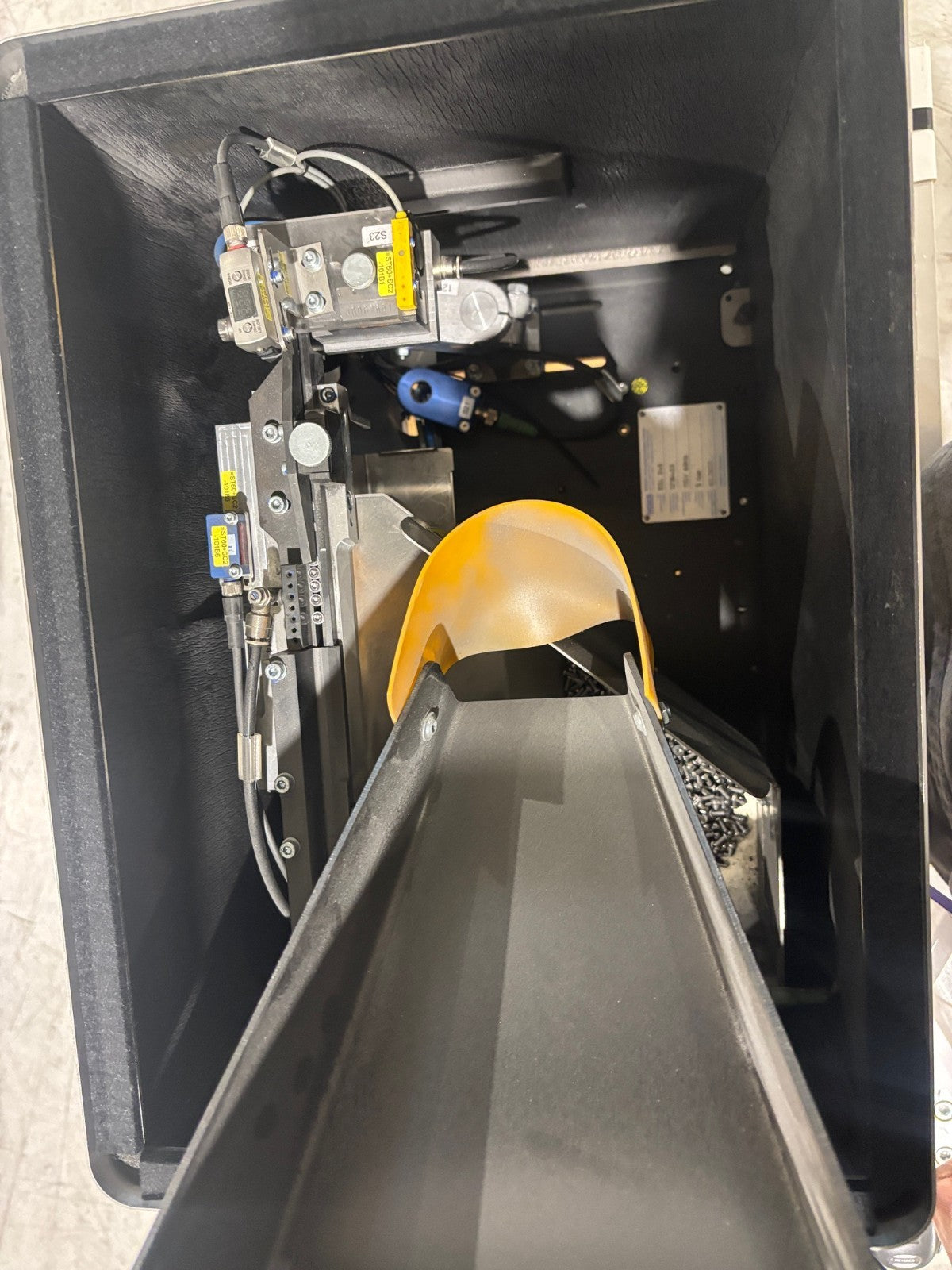 Weber ZEL 240 Vibratory Bowl Screw Feeder System MFS168 SOR 3, C30S1M Controller - Maverick Industrial Sales