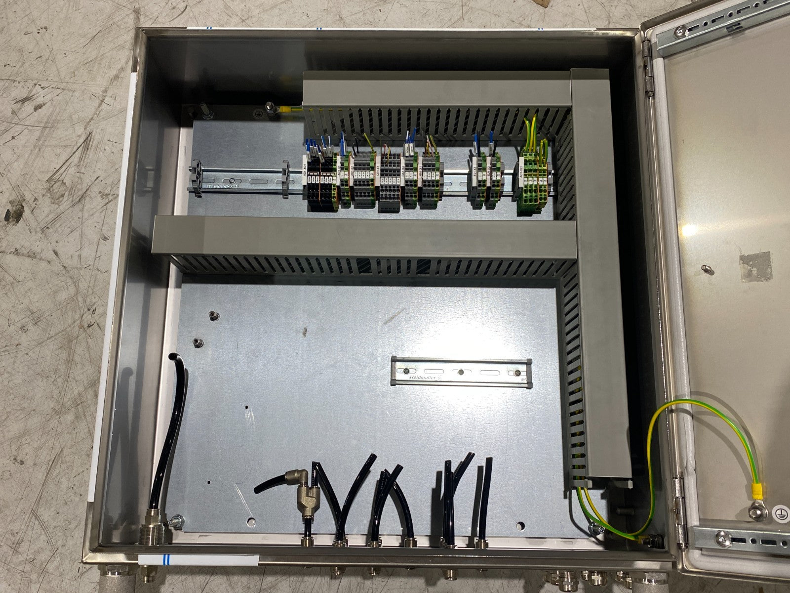 9405600 | Rittal KEL 9405.600 Stainless Steel Enclosure 600x600x210mm - New – Open box - Maverick Industrial Sales