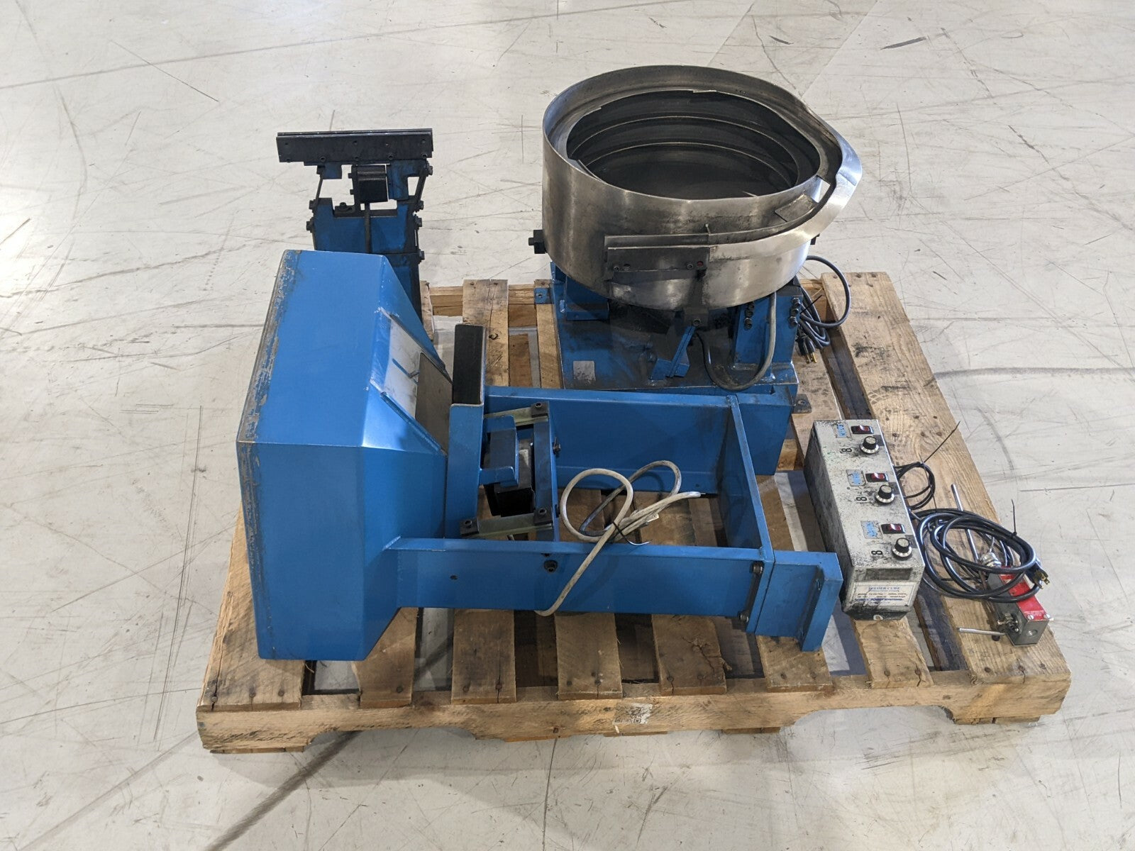 Vibra-Flight 76018 Vibratory Feeder System w/ Bowl, Inline, Hopper, FC-102 Plus - Maverick Industrial Sales