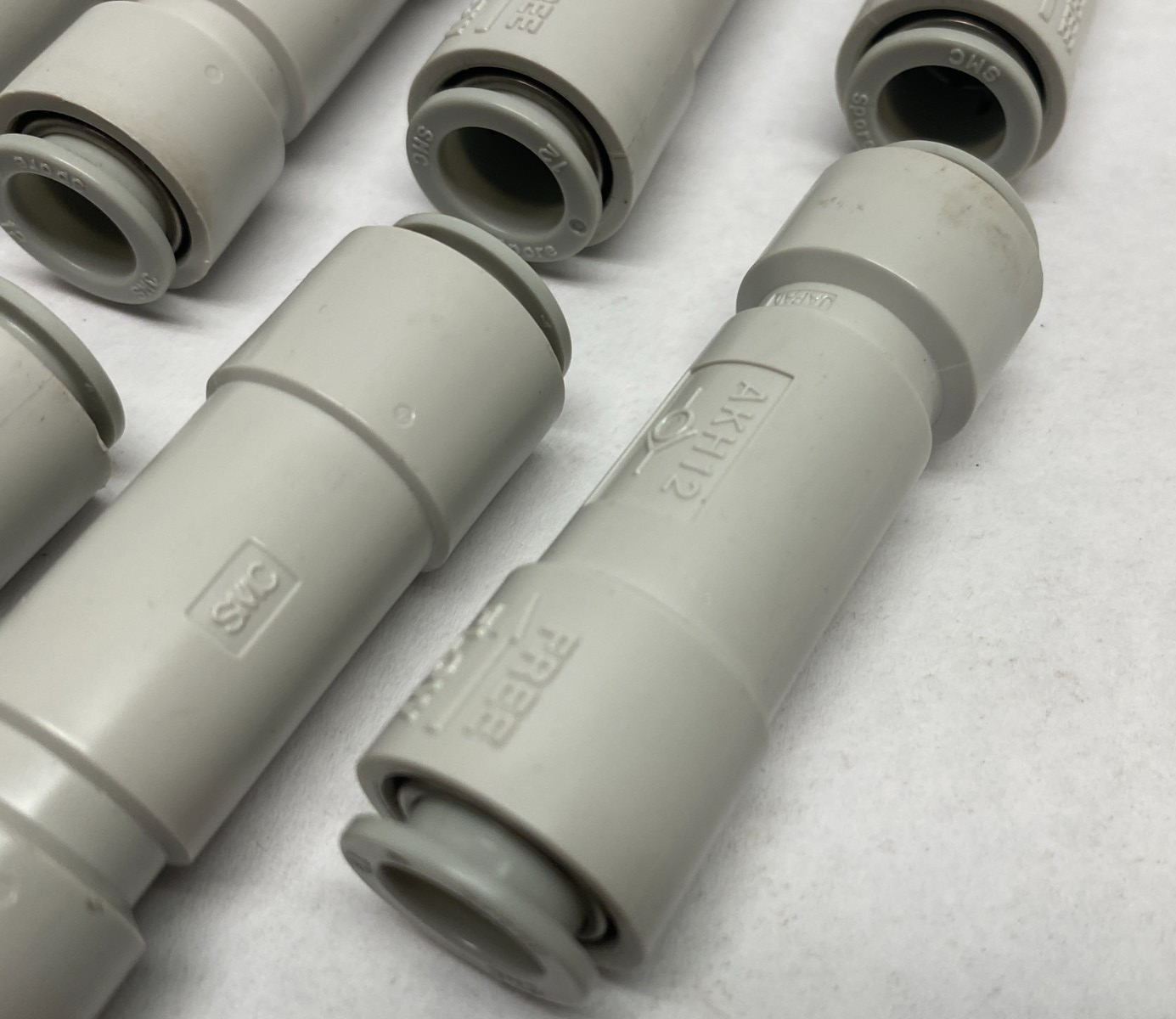 AHK12-00 | SMC AKH12-00 Equal Tube Check Valve Fitting LOT OF 7 - New – Open box - Maverick Industrial Sales