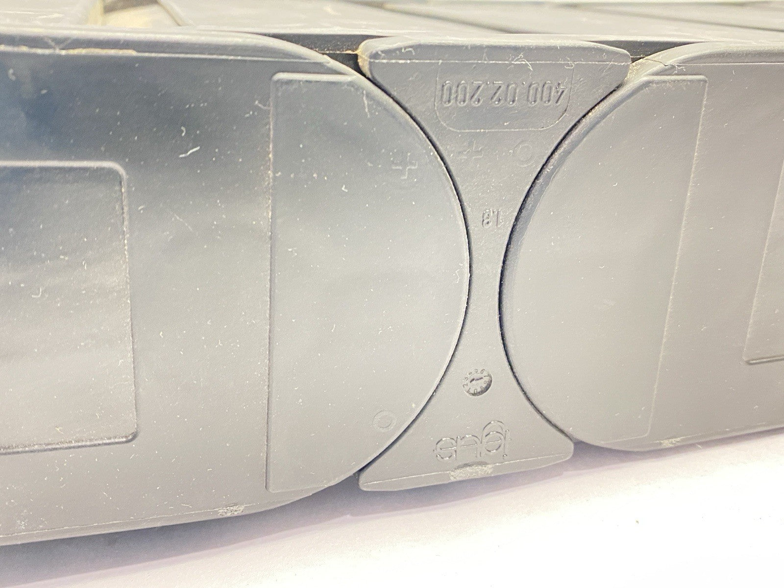 Igus 400.01 400.02.200 Energy Chain Cable Carrier 10 Links - Maverick Industrial Sales